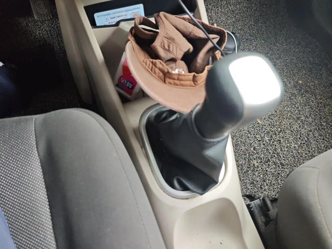Venucia R50 2015 1.6L Manual Fashion Edition — миниатюра 15