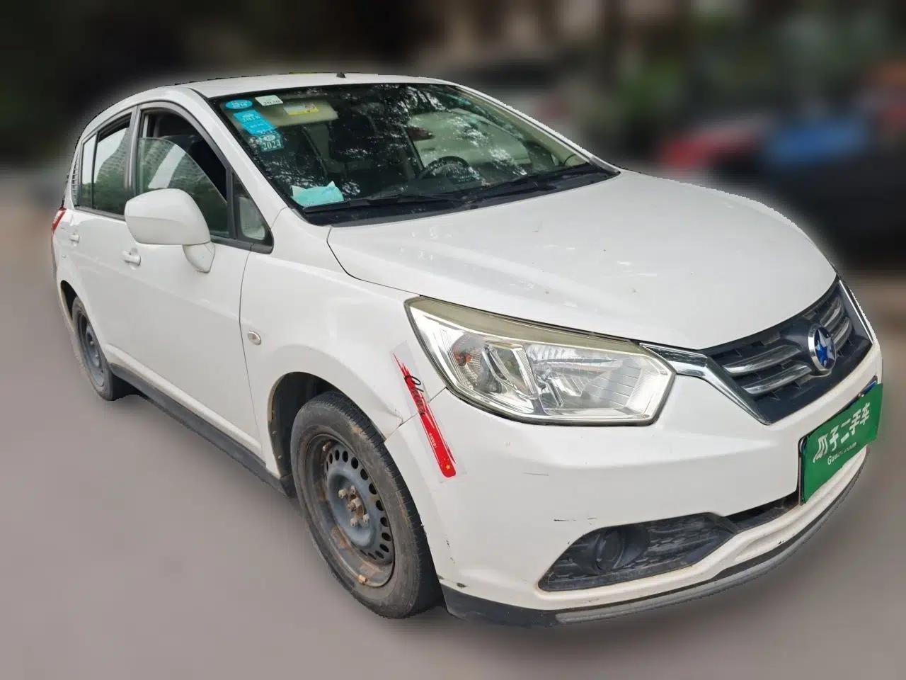 Venucia R50 2015 1.6L Manual Fashion Edition — миниатюра 3