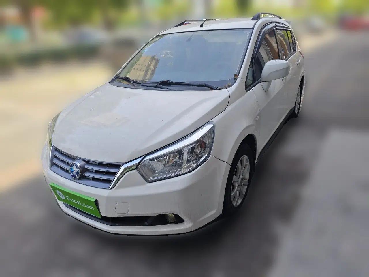 Venucia R50 2013 1.6L Manual Fashion Edition — миниатюра 1