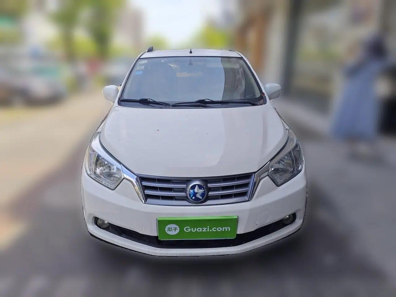Venucia R50 2013 1.6L Manual Fashion Edition — миниатюра 2