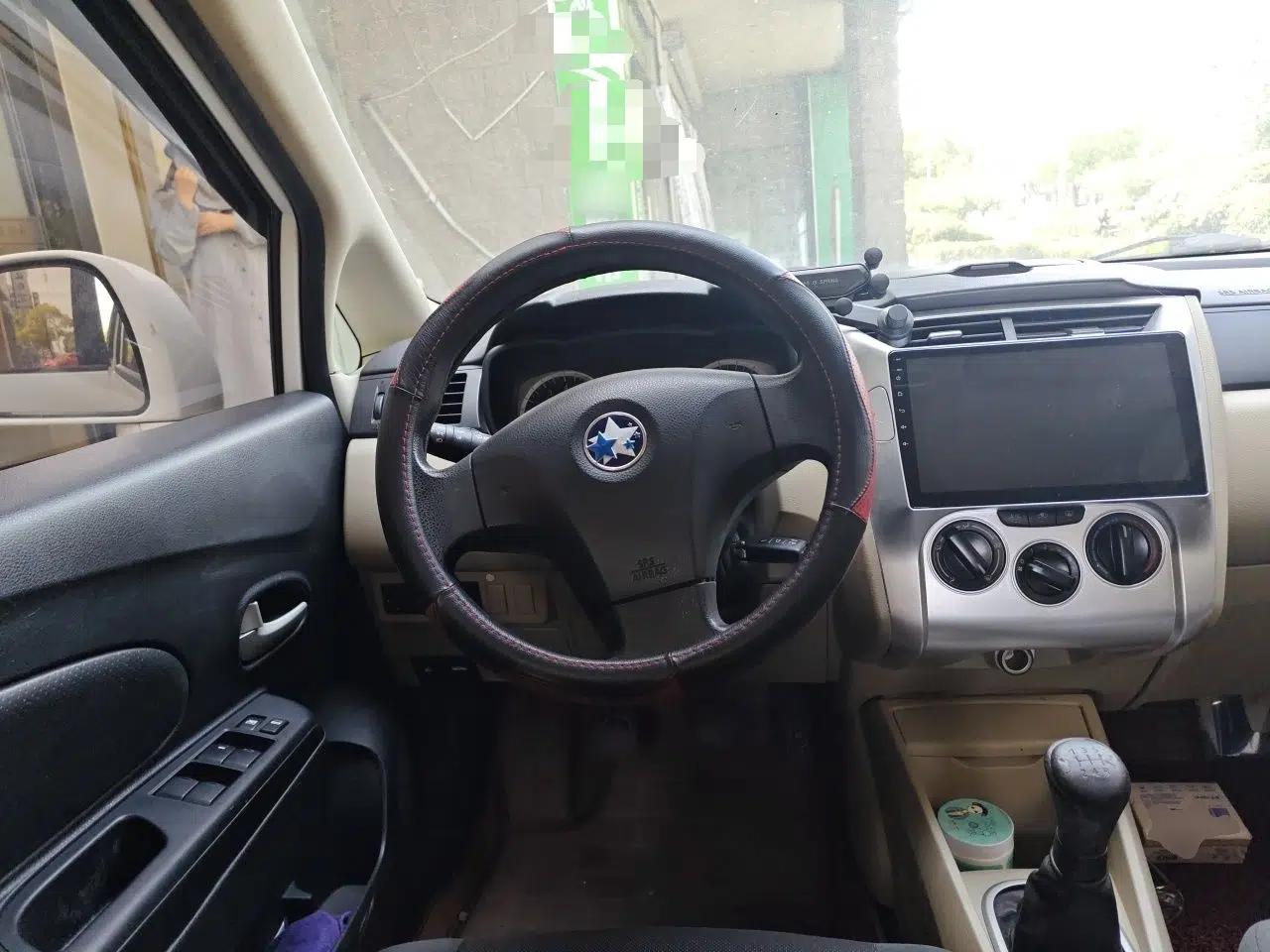 Venucia R50 2013 1.6L Manual Fashion Edition — миниатюра 11