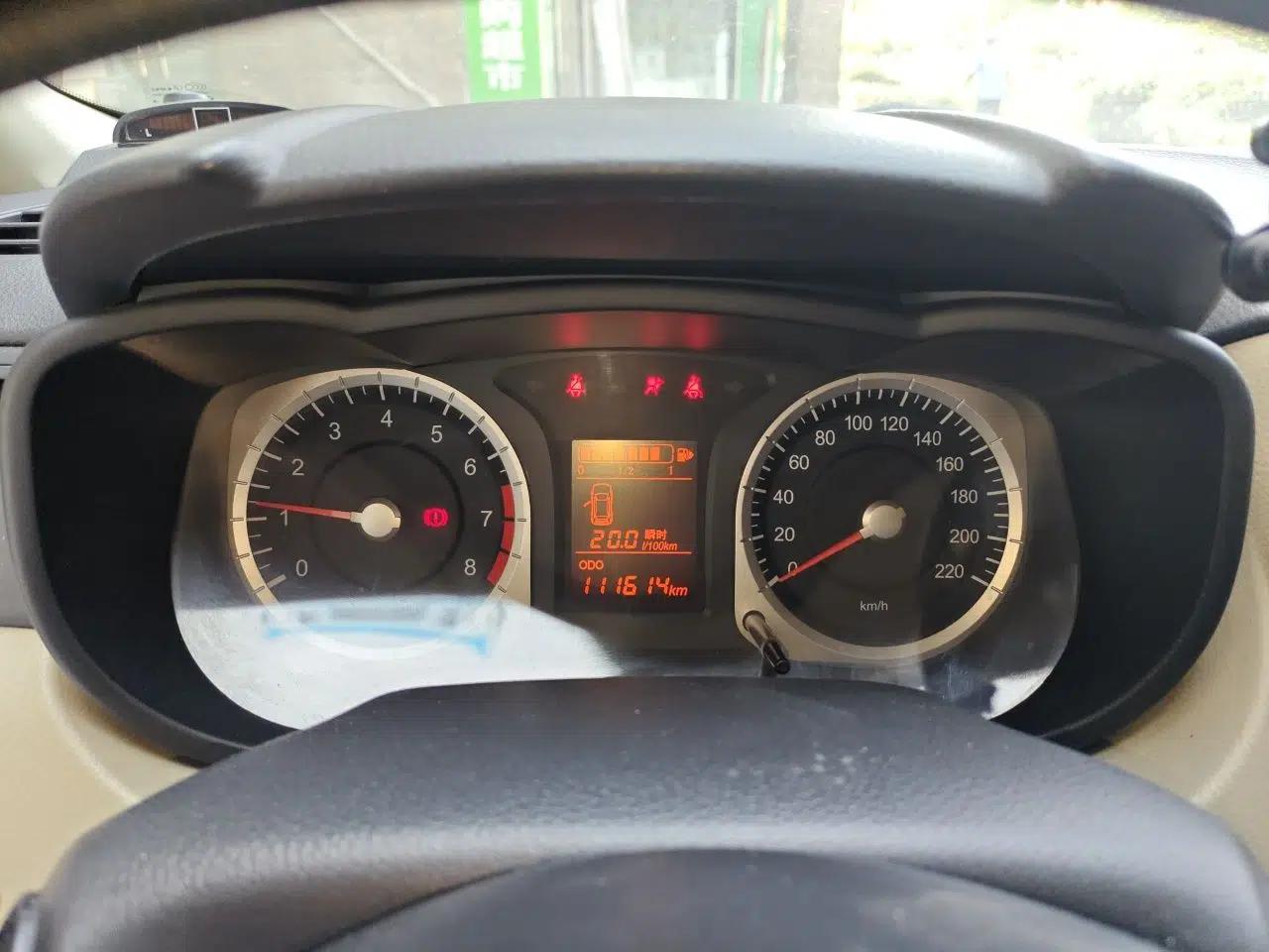 Venucia R50 2013 1.6L Manual Fashion Edition — миниатюра 12