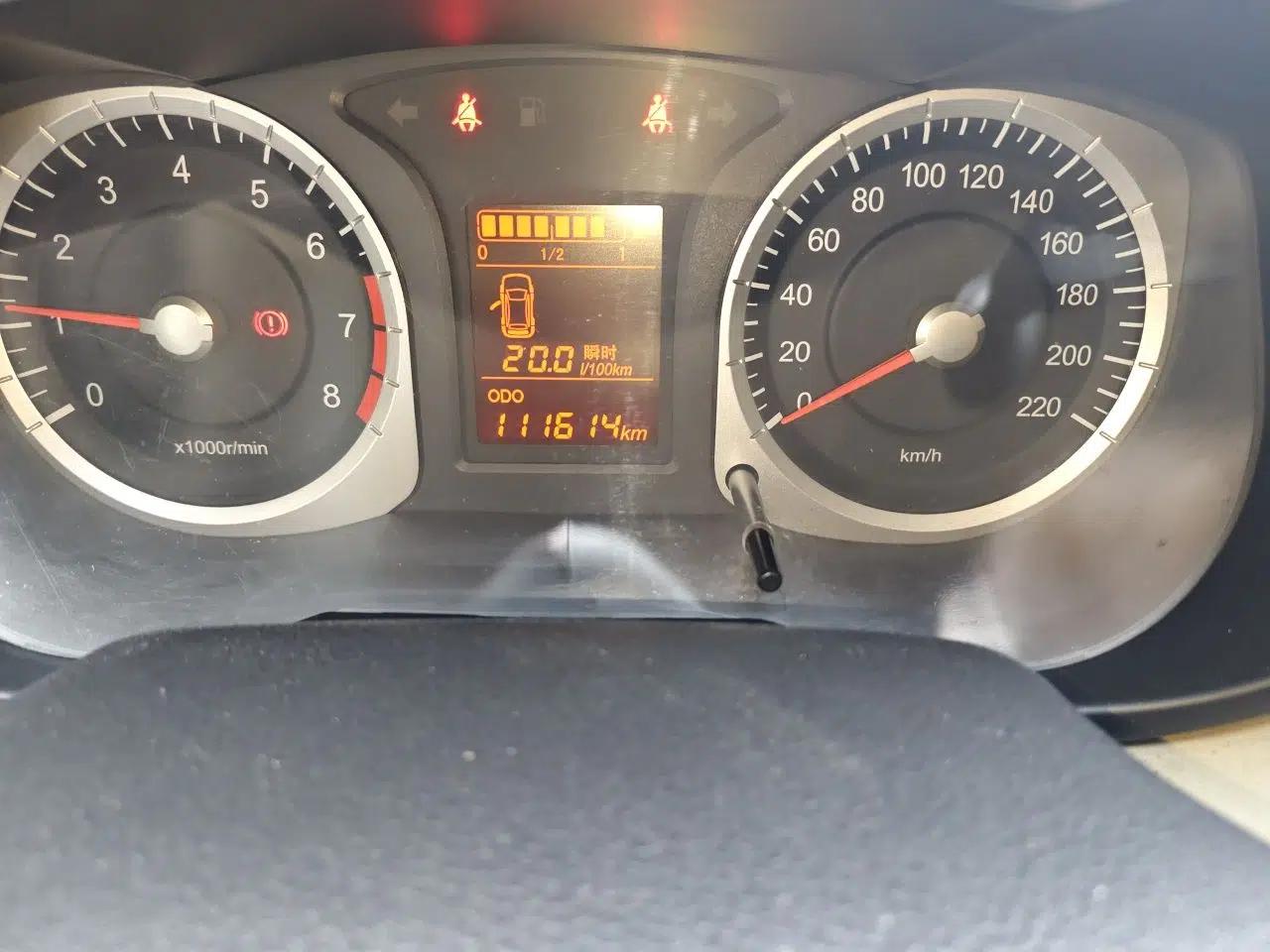Venucia R50 2013 1.6L Manual Fashion Edition — миниатюра 13