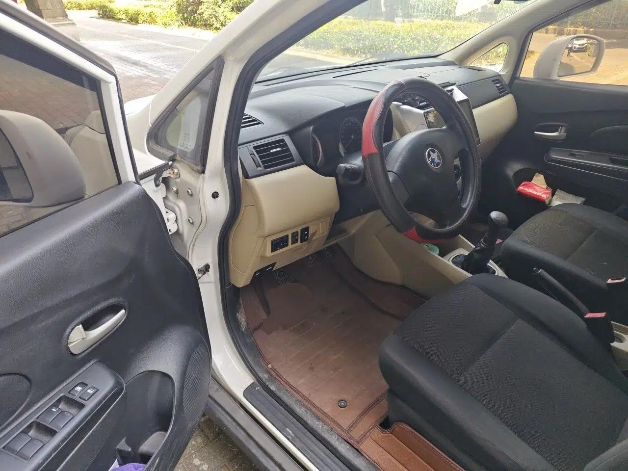 Venucia R50 2013 1.6L Manual Fashion Edition — миниатюра 17
