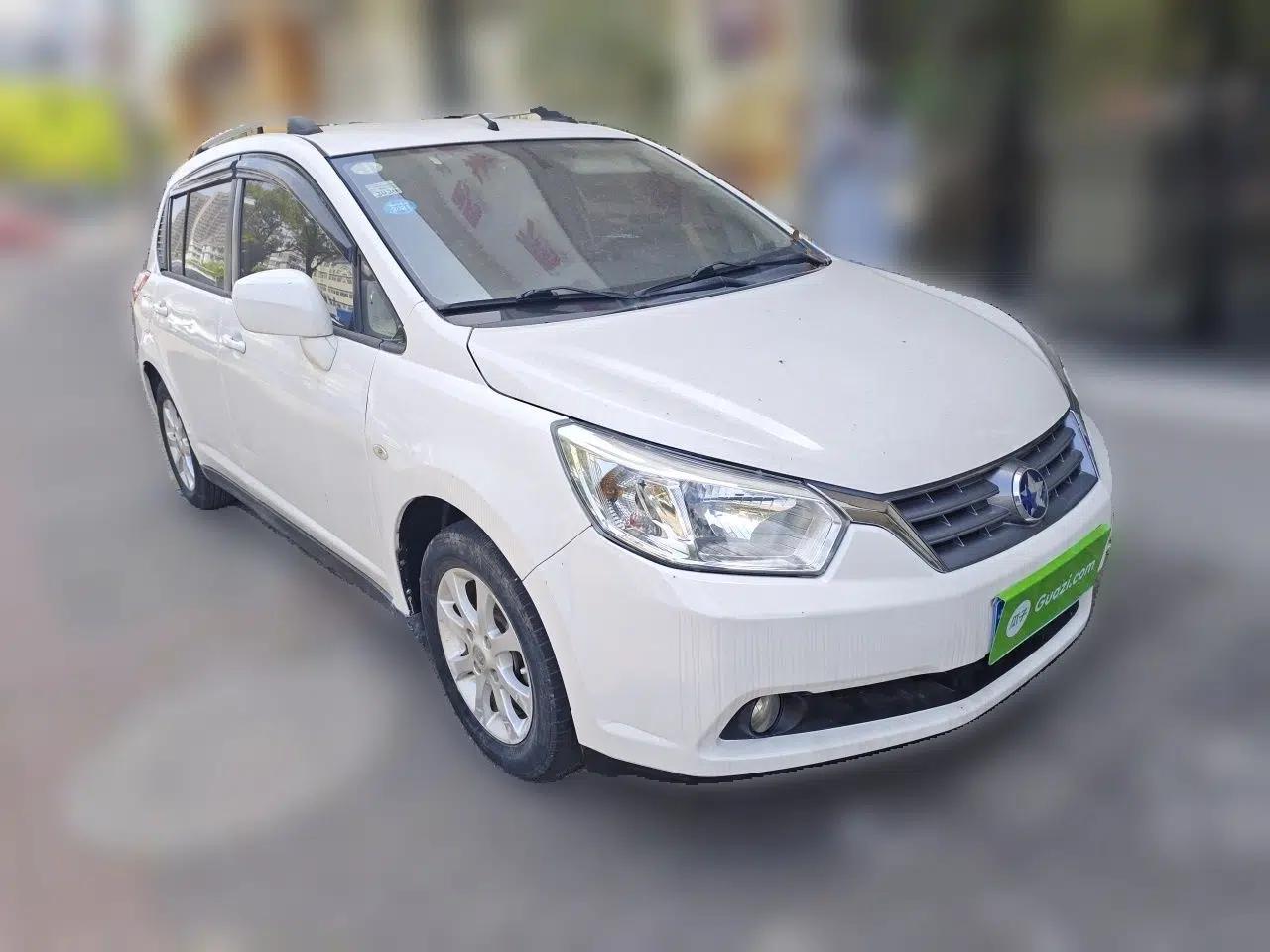 Venucia R50 2013 1.6L Manual Fashion Edition — миниатюра 3