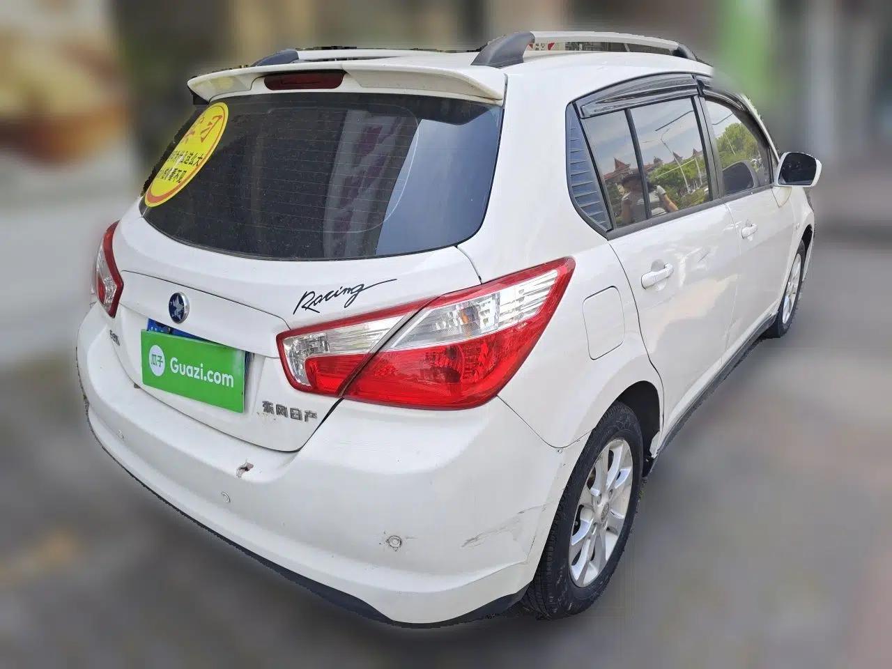 Venucia R50 2013 1.6L Manual Fashion Edition — миниатюра 6