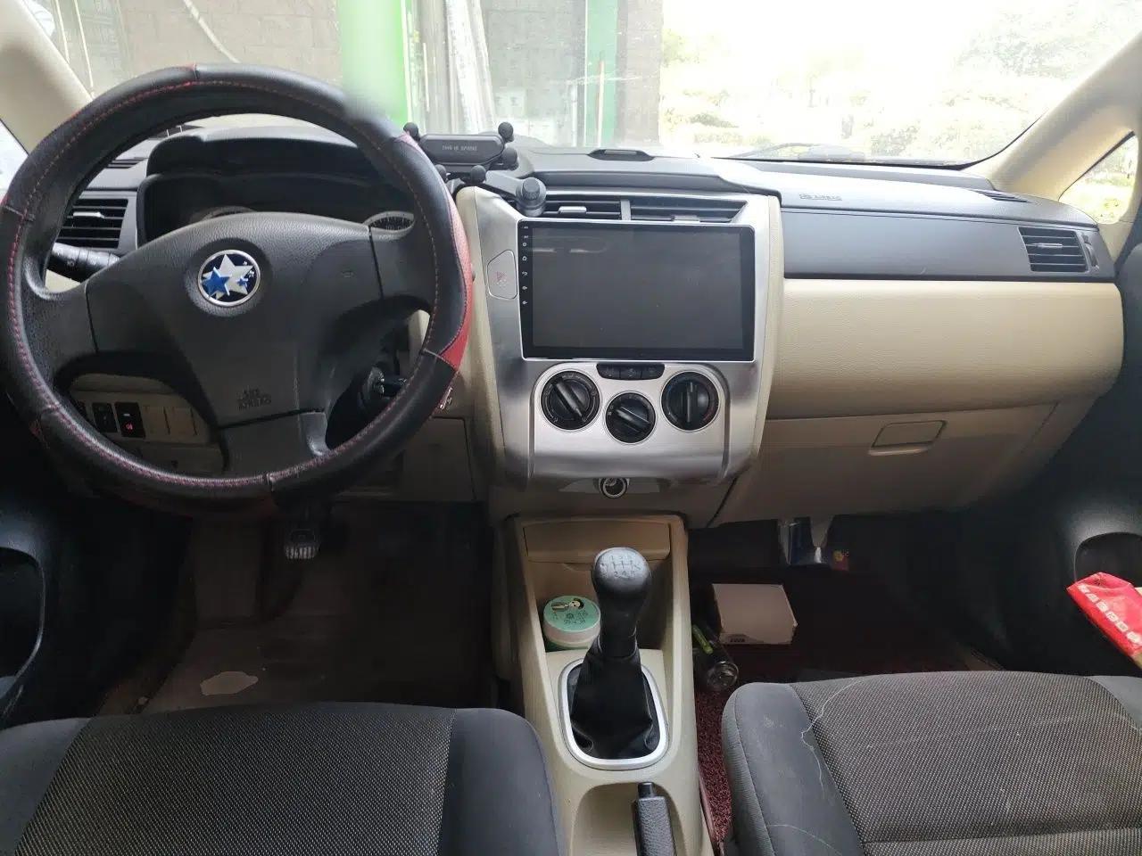 Venucia R50 2013 1.6L Manual Fashion Edition — миниатюра 10