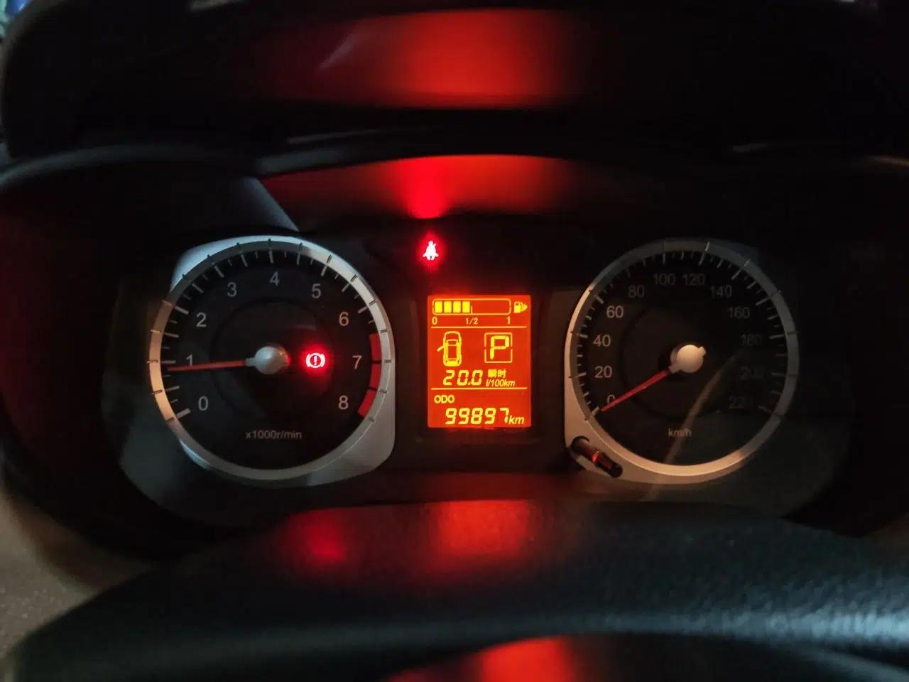 Venucia R50 2012 1.6L Automatic Prestige Edition — миниатюра 12