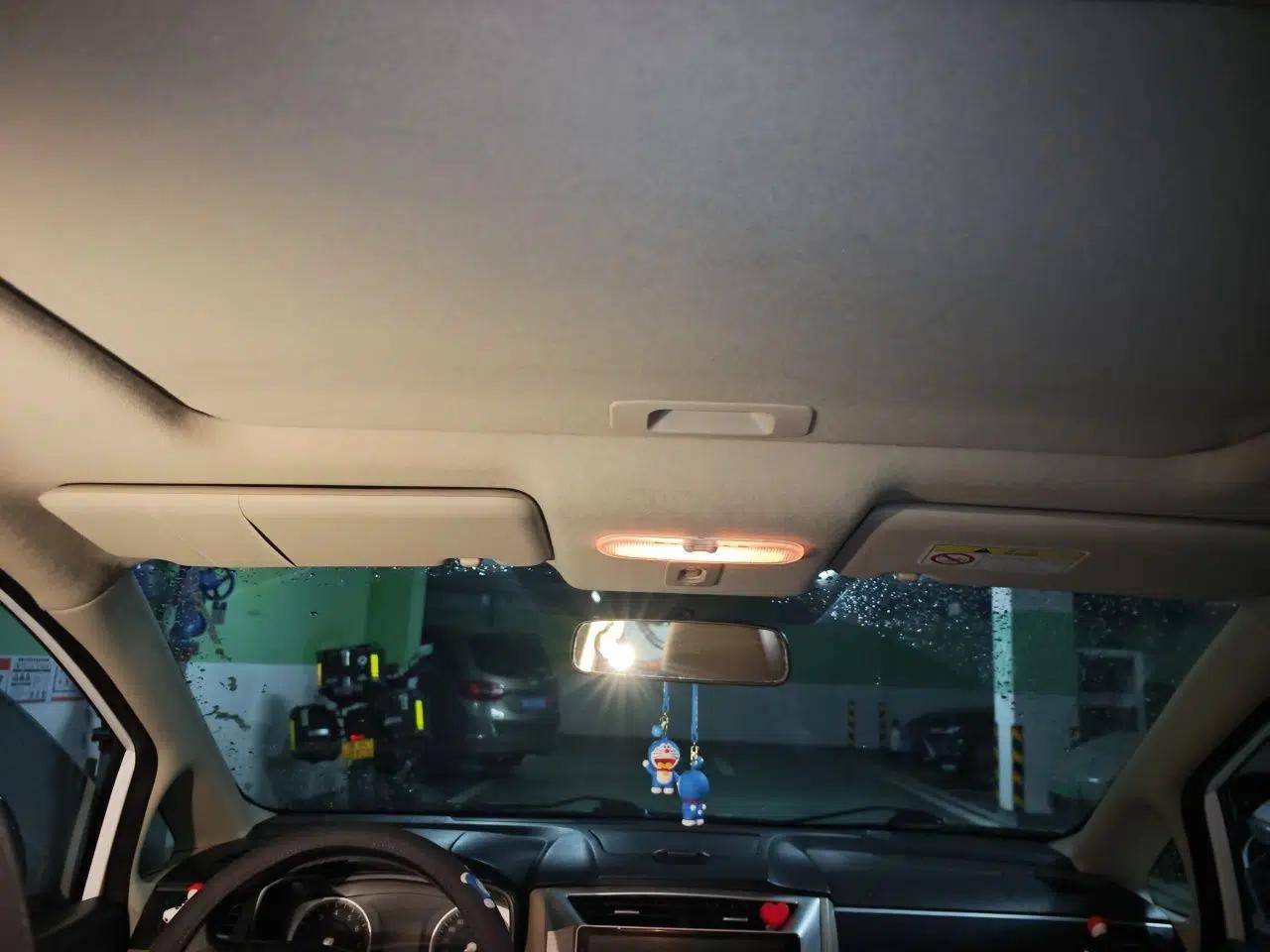 Venucia R50 2012 1.6L Automatic Prestige Edition — миниатюра 19