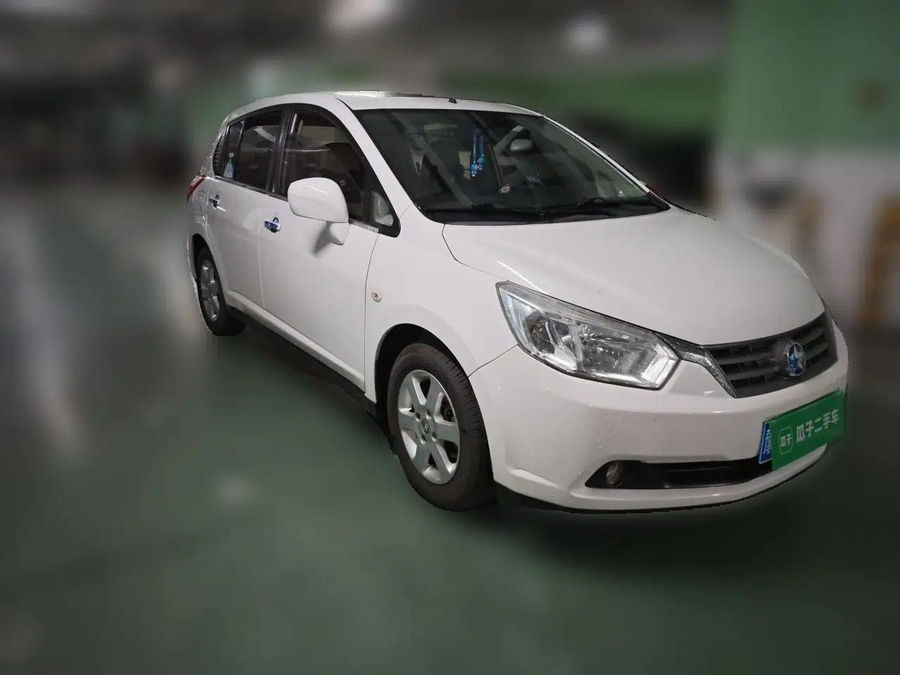 Venucia R50 2012 1.6L Automatic Prestige Edition — миниатюра 3