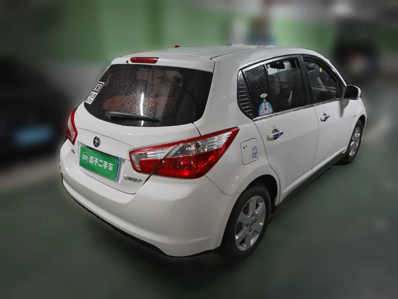 Venucia R50 2012 1.6L Automatic Prestige Edition — миниатюра 6