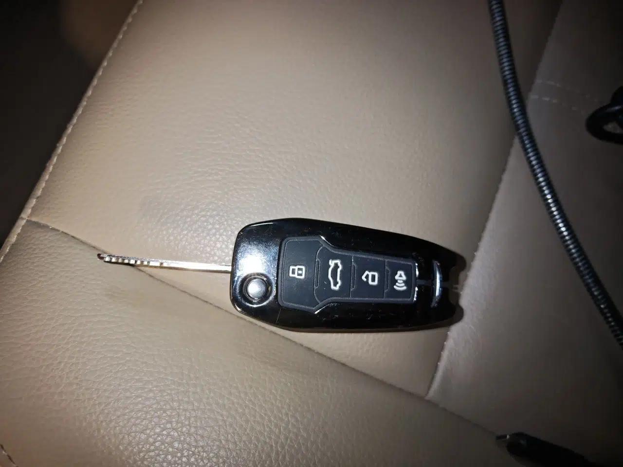 Venucia R50 2012 1.6L Automatic Prestige Edition — миниатюра 9