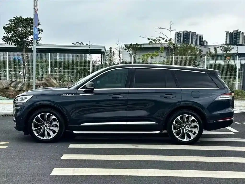 2020 Aviator 3.0T V6 AWD Executive Edition — миниатюра 4