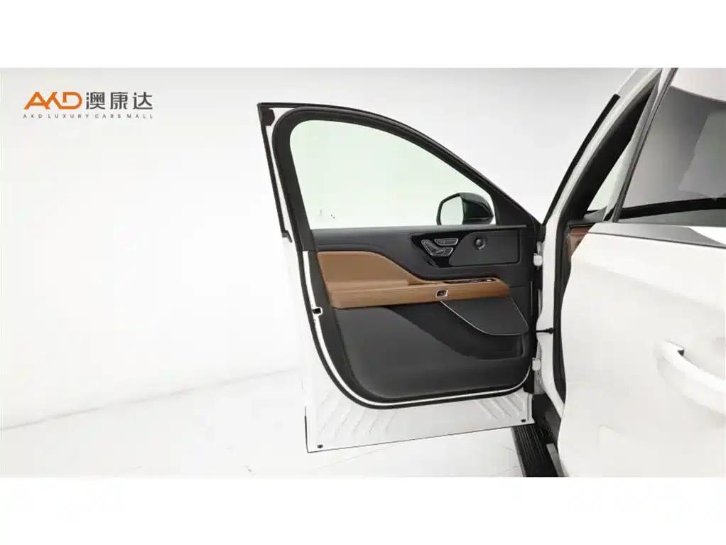 Aviator / 3.0T / 2023 / V6 AWD Premium Cruiser Edition (6 Seats) — миниатюра 11