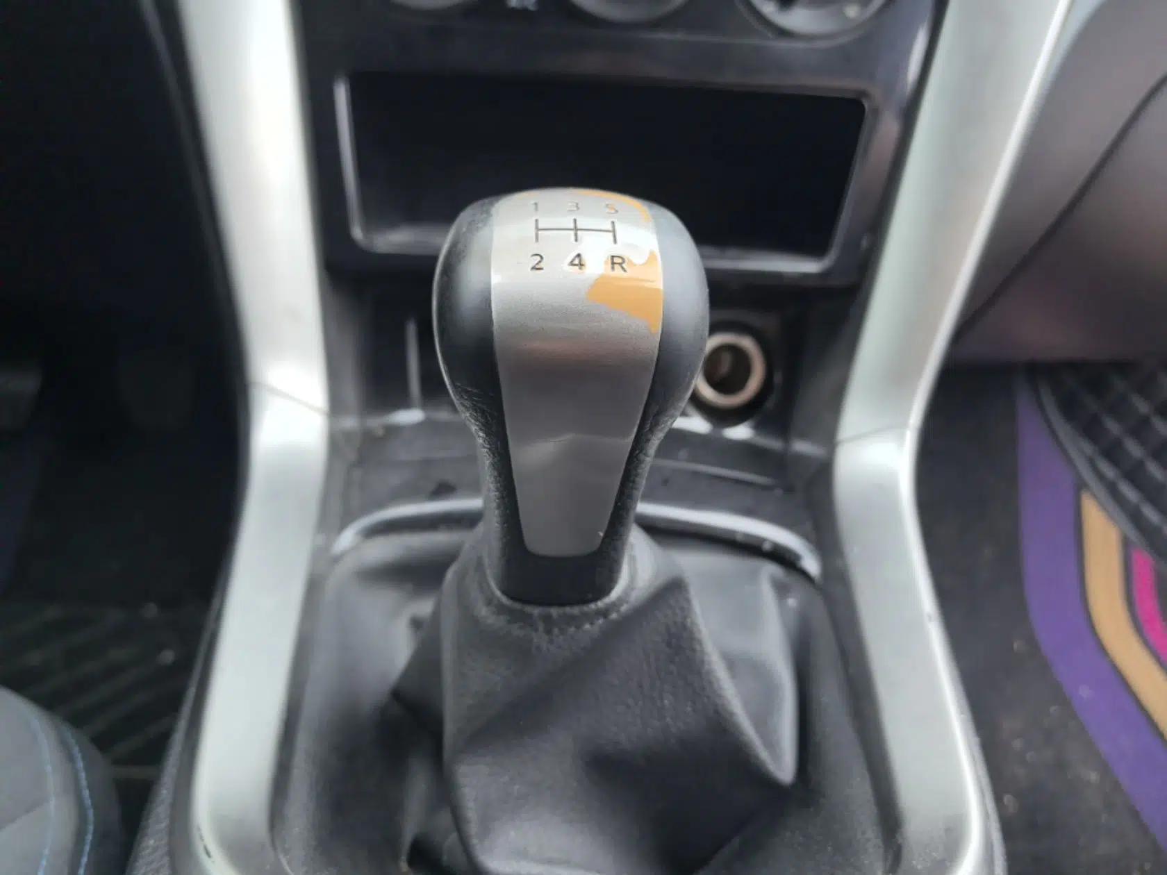 Venucia T70 2016 1.6L Manual Ruixing Edition — миниатюра 17