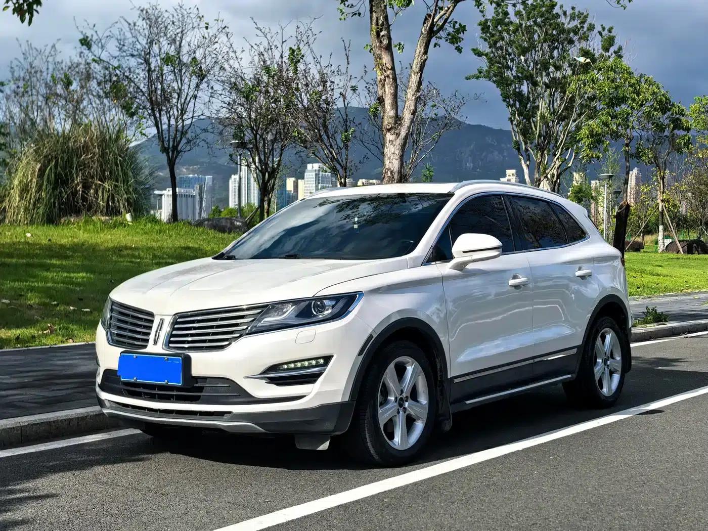 Lincoln MKC 2017 2.0T Two-Wheel Drive Premium Edition — миниатюра 1