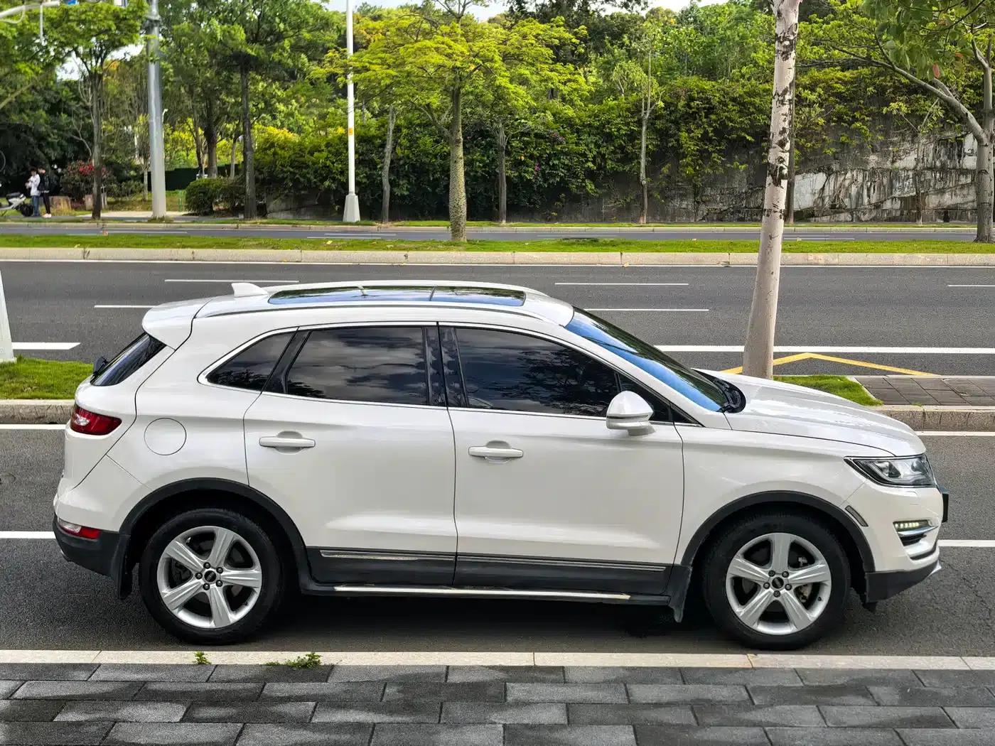 Lincoln MKC 2017 2.0T Two-Wheel Drive Premium Edition — миниатюра 17