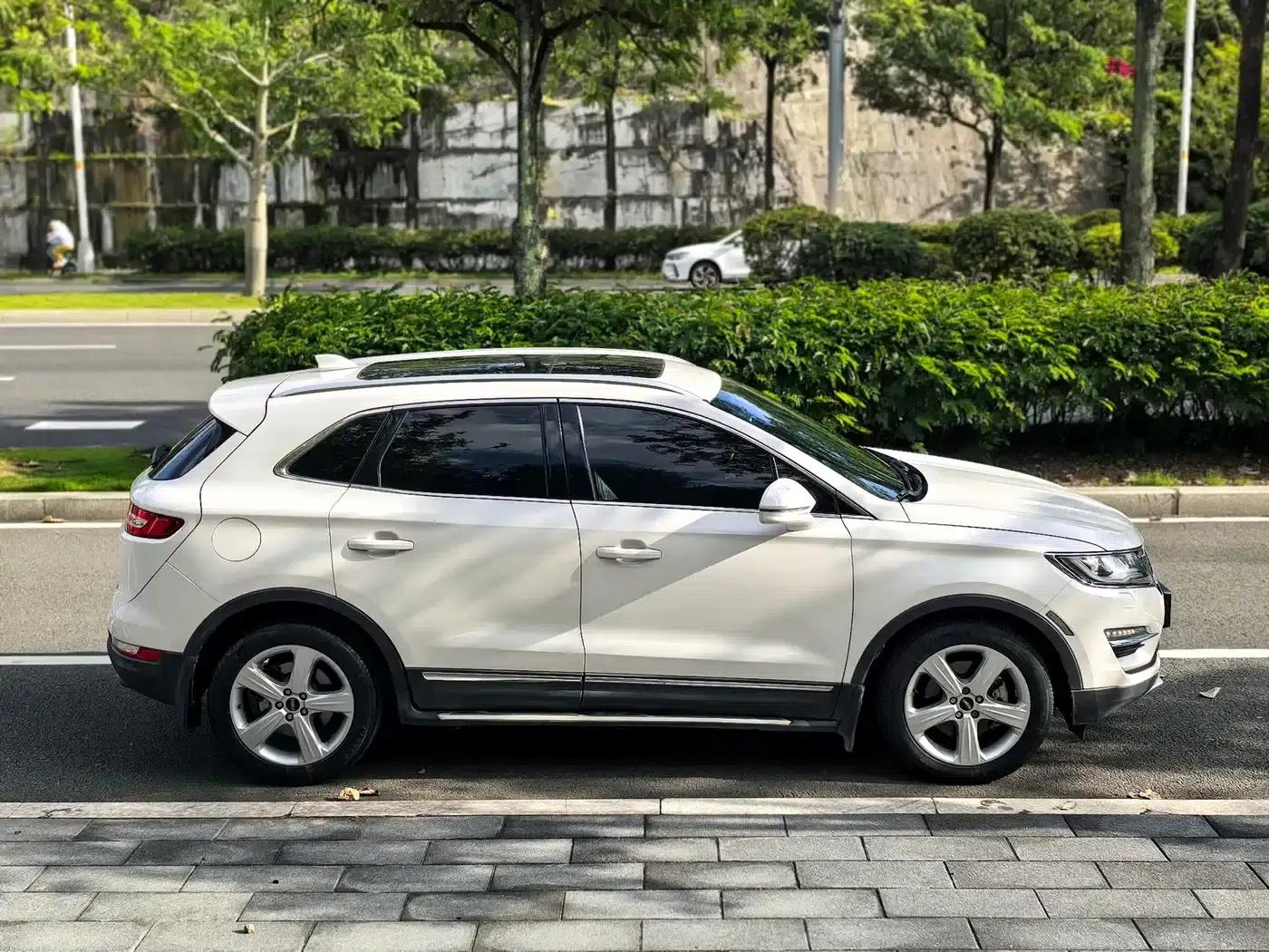 Lincoln MKC 2017 2.0T Two-Wheel Drive Premium Edition — миниатюра 29