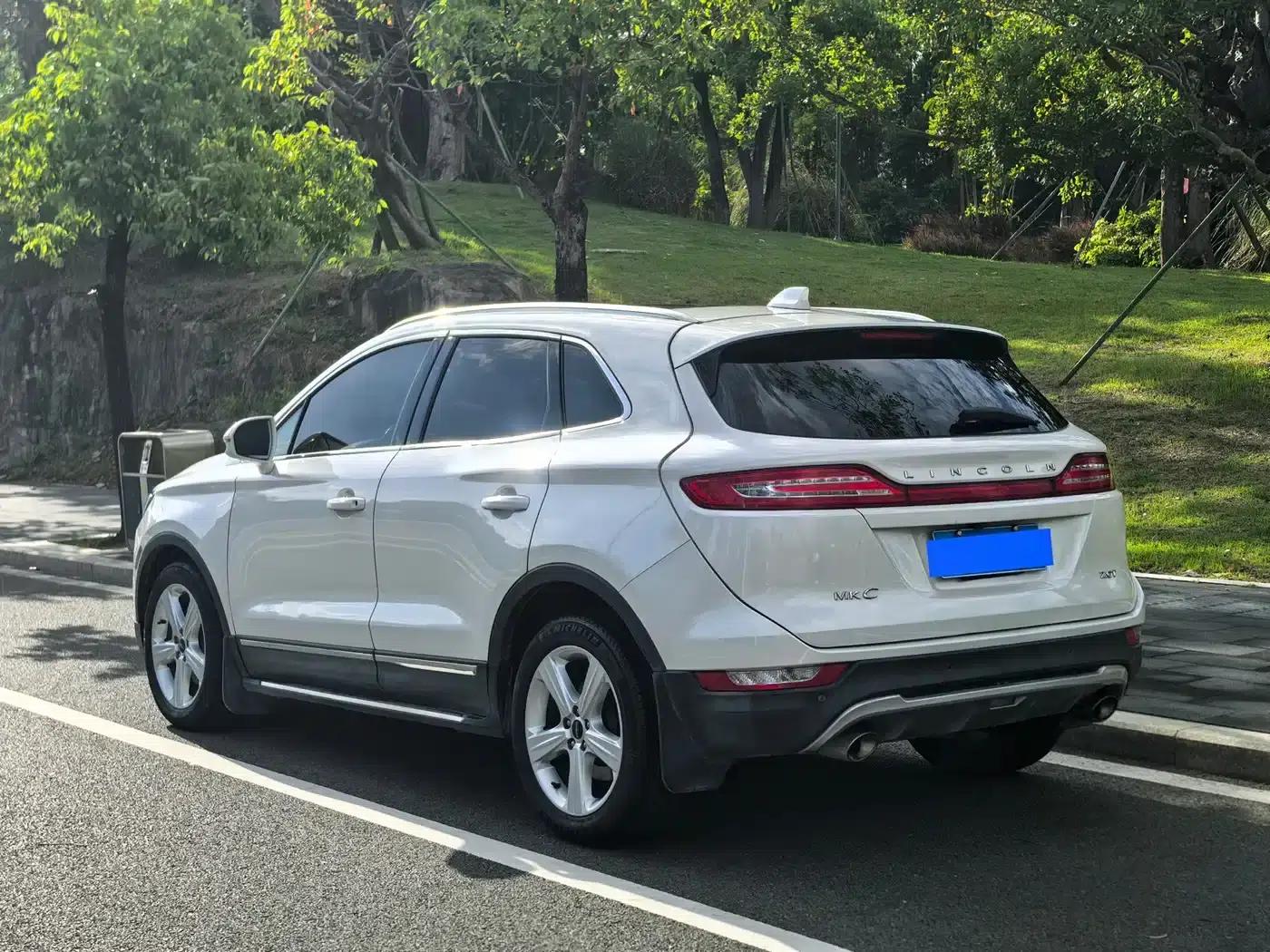 Lincoln MKC 2017 2.0T Two-Wheel Drive Premium Edition — миниатюра 10