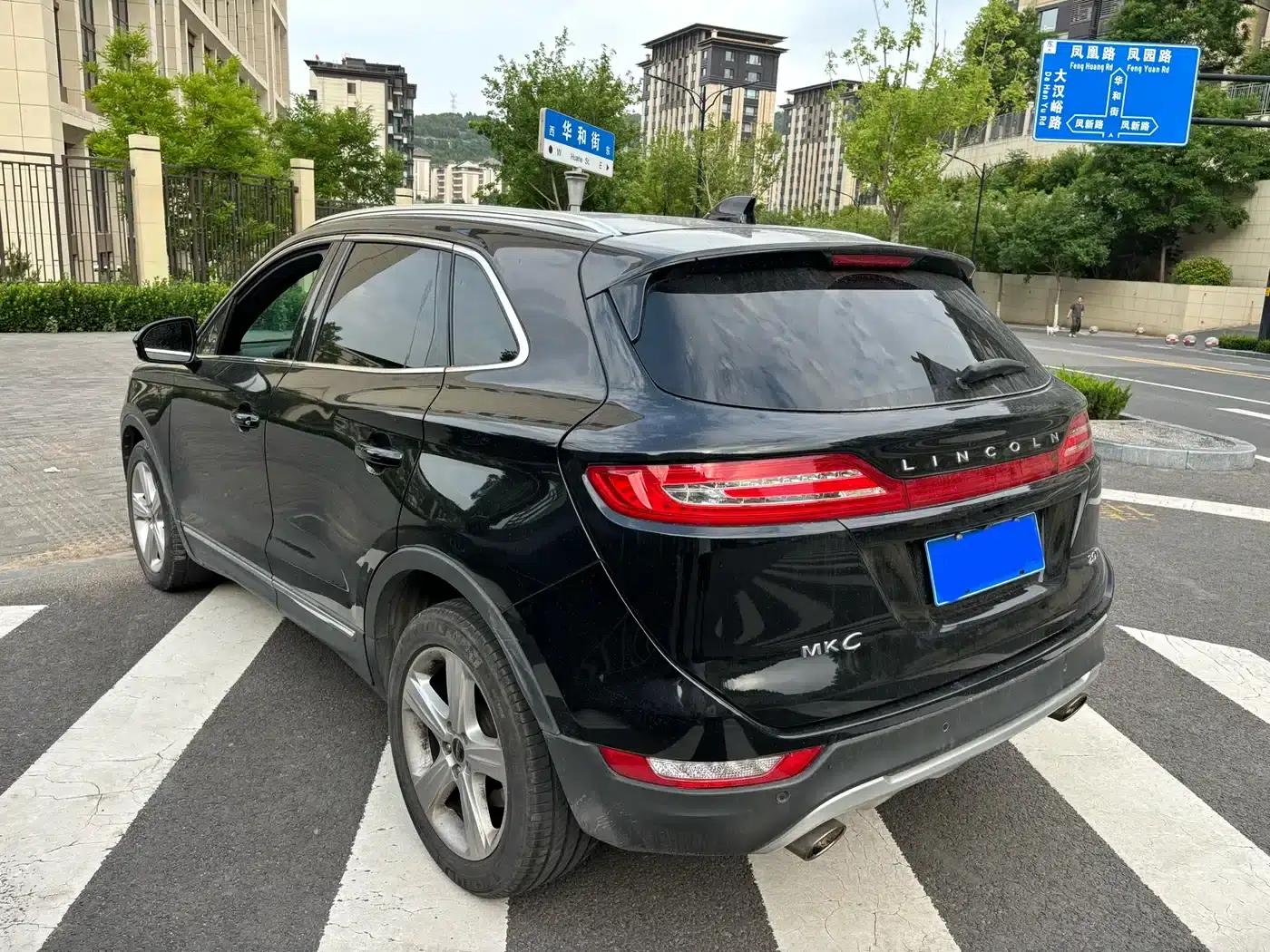 Lincoln MKC 2017 2.0T Two-Wheel Drive Premium Edition — миниатюра 3