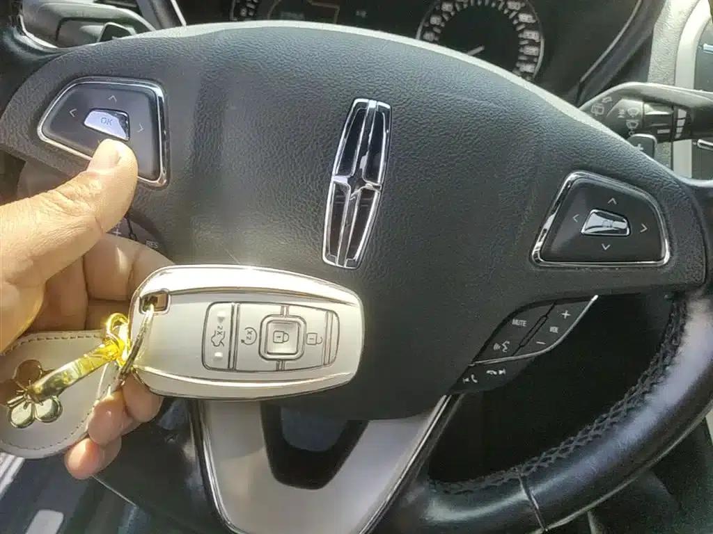 Lincoln MKC 2017 2.0T Two-Wheel Drive Premium Edition — миниатюра 8