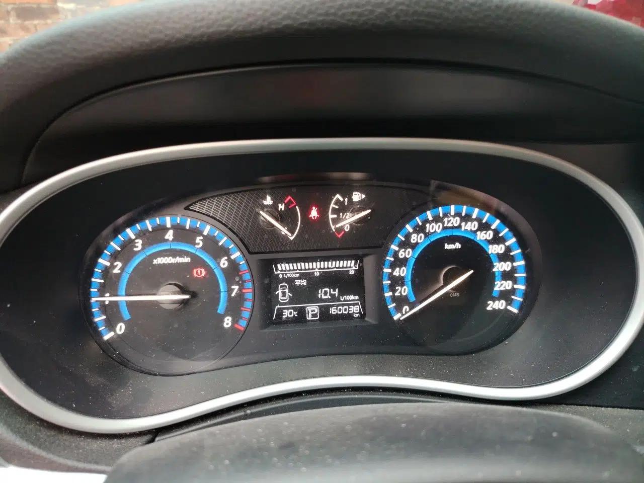 Venucia T90 2018 2.0L CVT Smart Connect Luxury Edition China V Standard — миниатюра 12