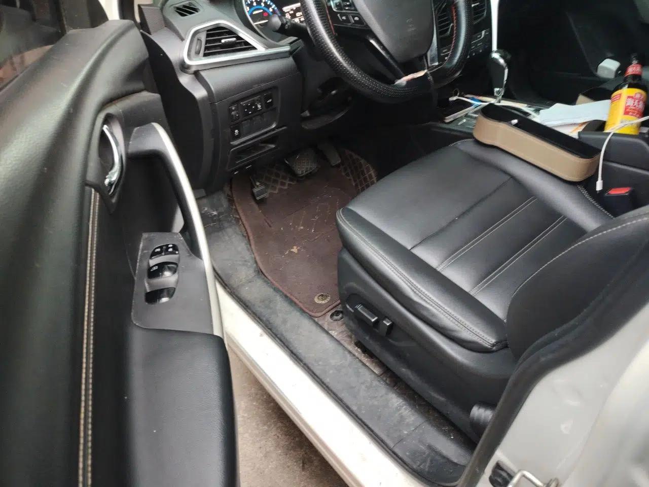 Venucia T90 2018 2.0L CVT Smart Connect Luxury Edition China V Standard — миниатюра 17