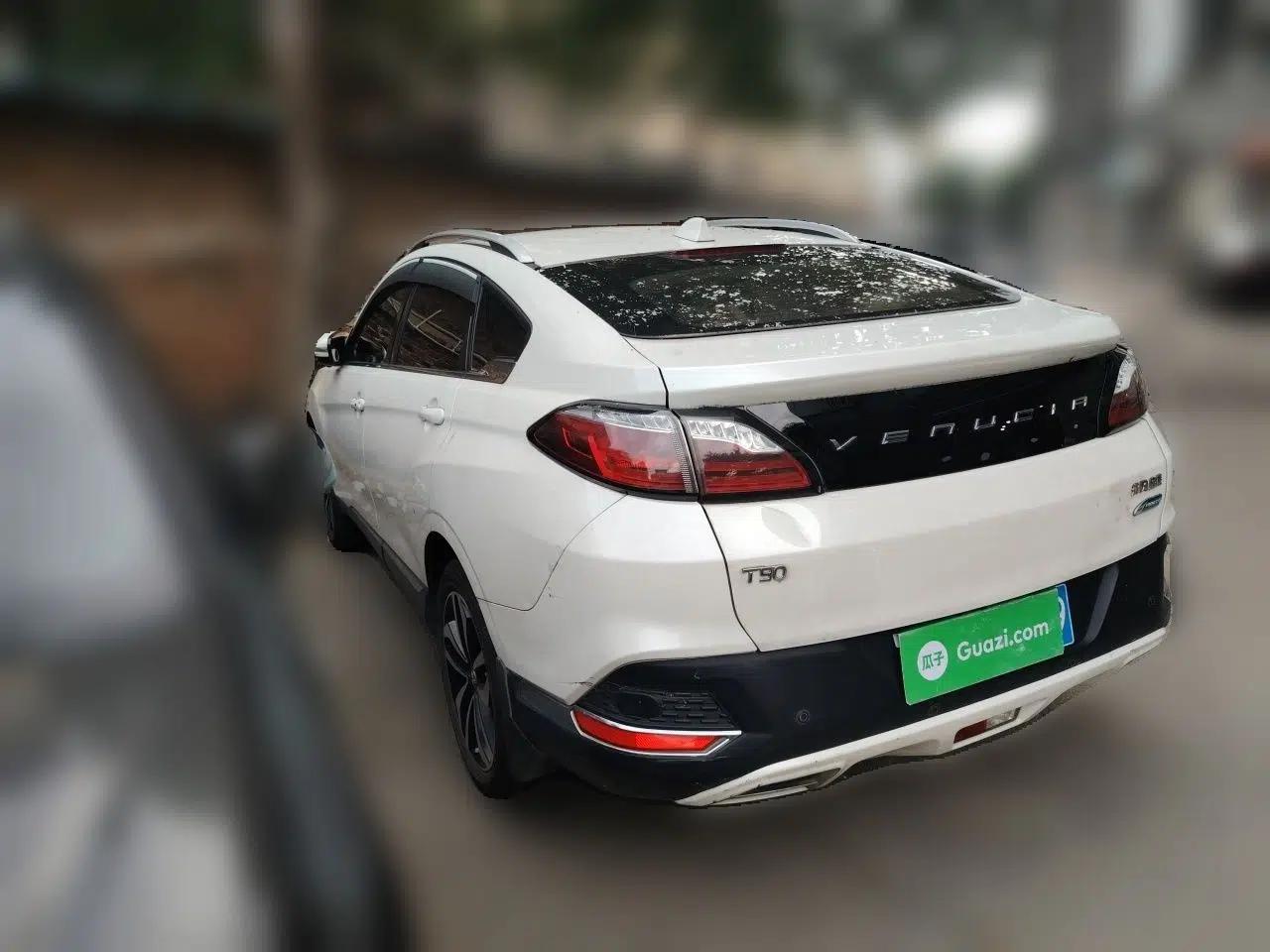 Venucia T90 2018 2.0L CVT Smart Connect Luxury Edition China V Standard — миниатюра 4