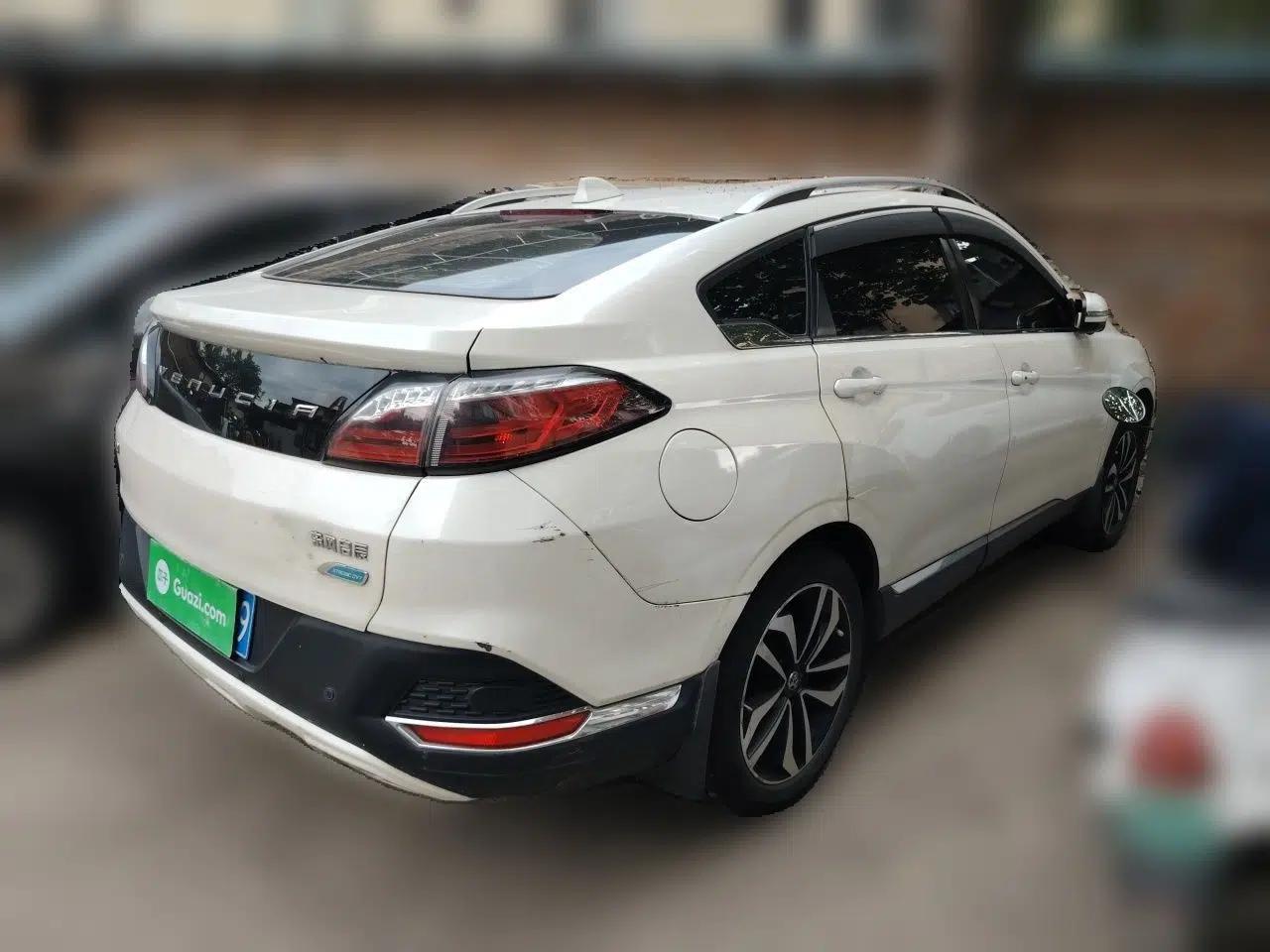 Venucia T90 2018 2.0L CVT Smart Connect Luxury Edition China V Standard — миниатюра 6
