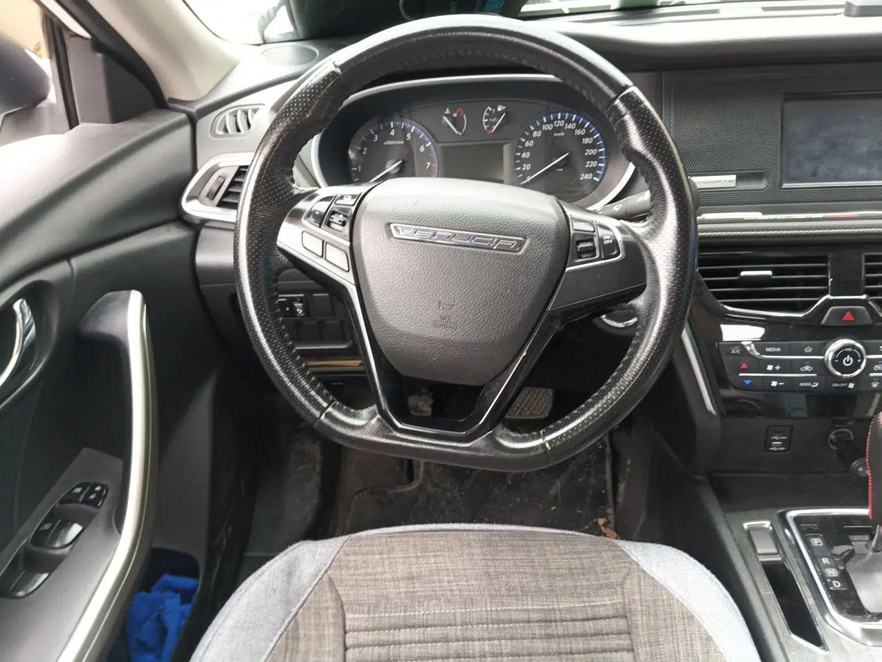 Venucia T90 2017 2.0L CVT Smart Edition — миниатюра 11