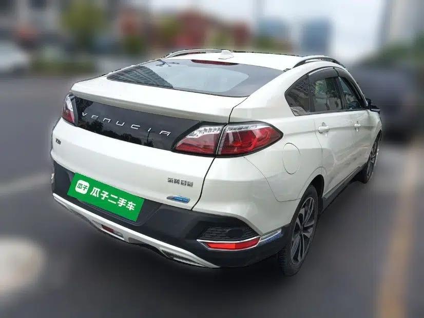 Venucia T90 2017 2.0L CVT Smart Edition — миниатюра 6