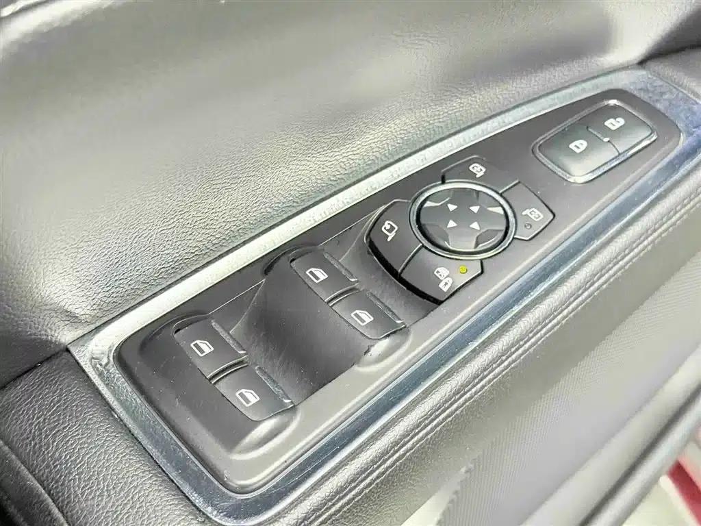 Lincoln Continental 2018 2.0T Two-Wheel Drive Premium Edition — миниатюра 11