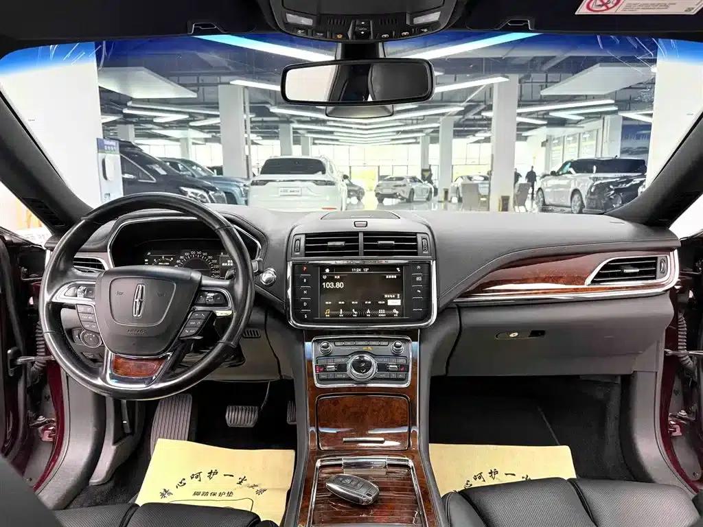 Lincoln Continental 2018 2.0T Two-Wheel Drive Premium Edition — миниатюра 8