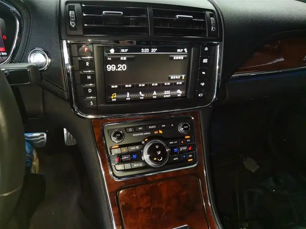 Lincoln Continental 2018 2.0T Two-Wheel Drive Premium Edition — миниатюра 10