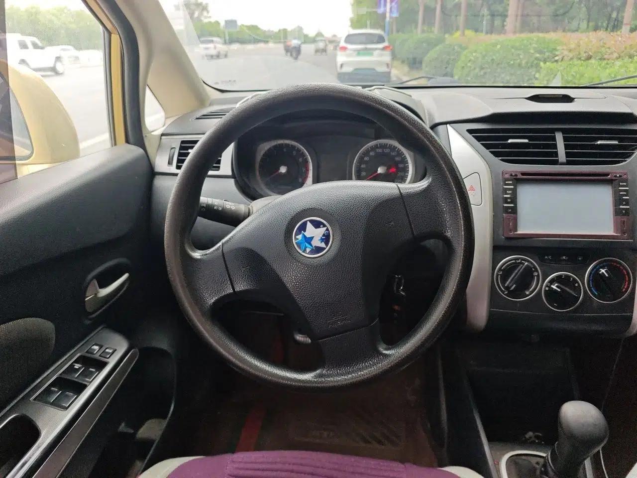 Venucia R50X 2013 1.6L Manual Model — миниатюра 11