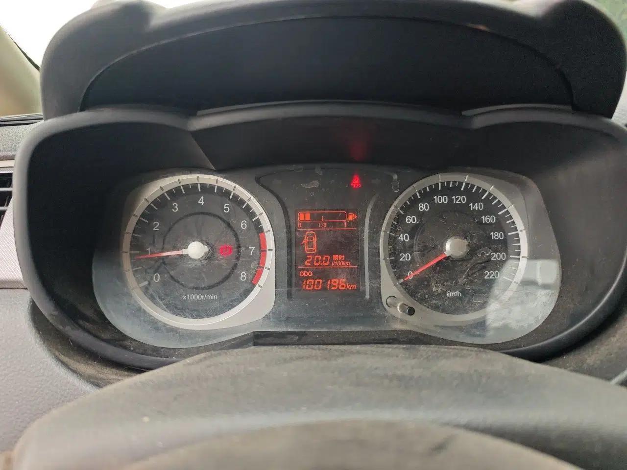 Venucia R50X 2013 1.6L Manual Model — миниатюра 12