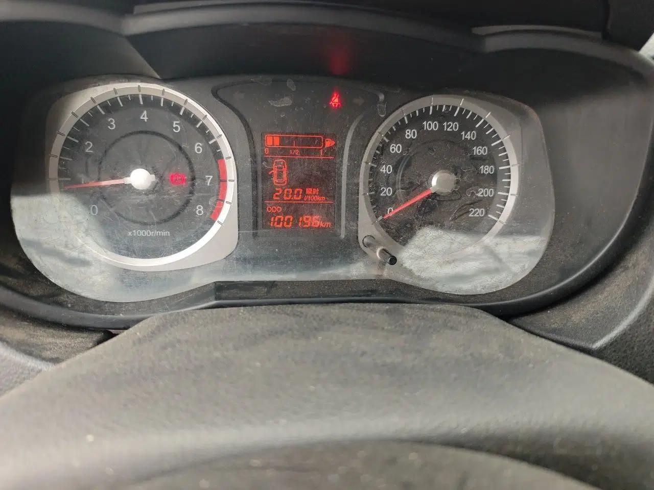 Venucia R50X 2013 1.6L Manual Model — миниатюра 13