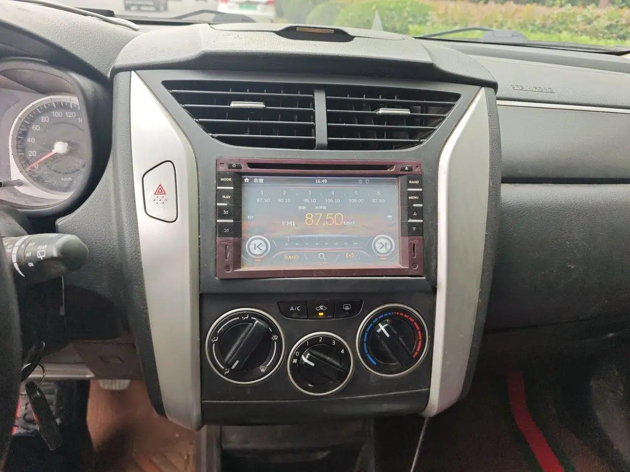 Venucia R50X 2013 1.6L Manual Model — миниатюра 14