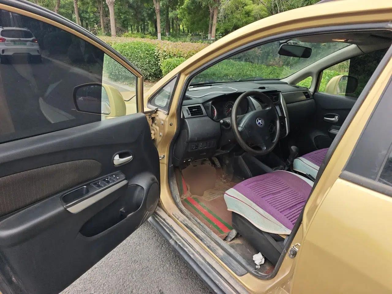 Venucia R50X 2013 1.6L Manual Model — миниатюра 17