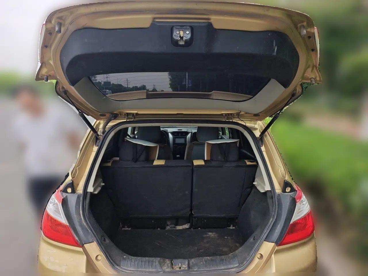 Venucia R50X 2013 1.6L Manual Model — миниатюра 20