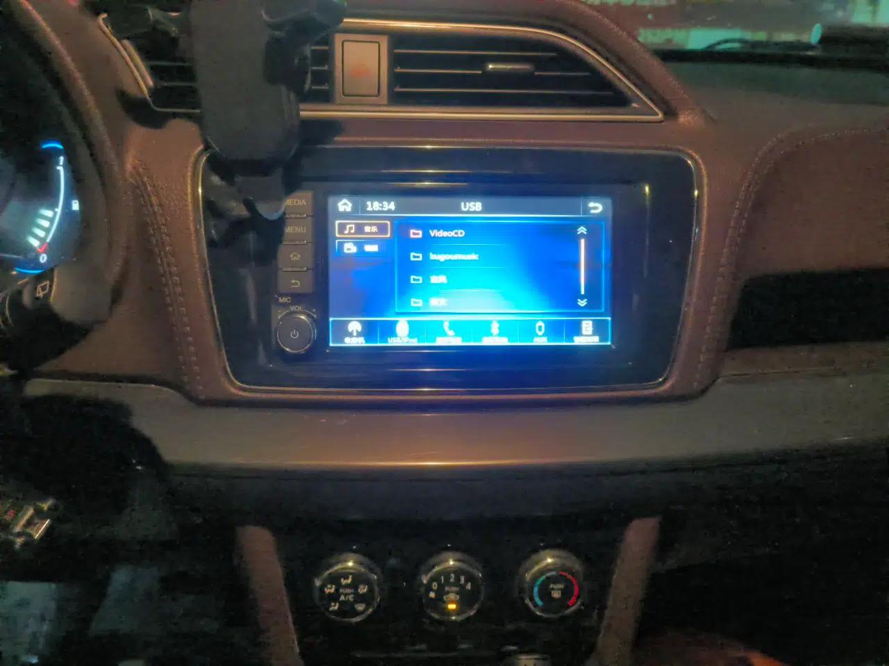 Venucia M50V 2017 1.6L XL CVT Luxury Edition — миниатюра 14