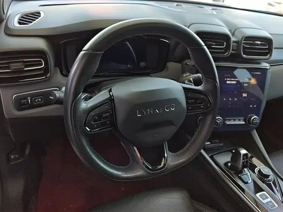 Lynk & Co 02 Hatchback 2022 2.0TD Summer Limited Edition — миниатюра 15
