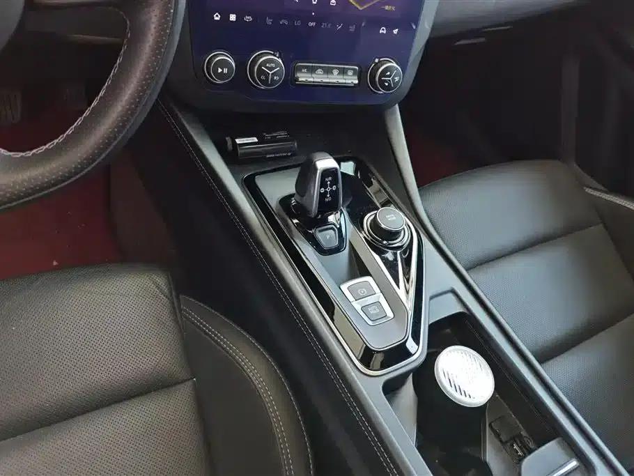 Lynk & Co 02 Hatchback 2022 2.0TD Summer Limited Edition — миниатюра 16