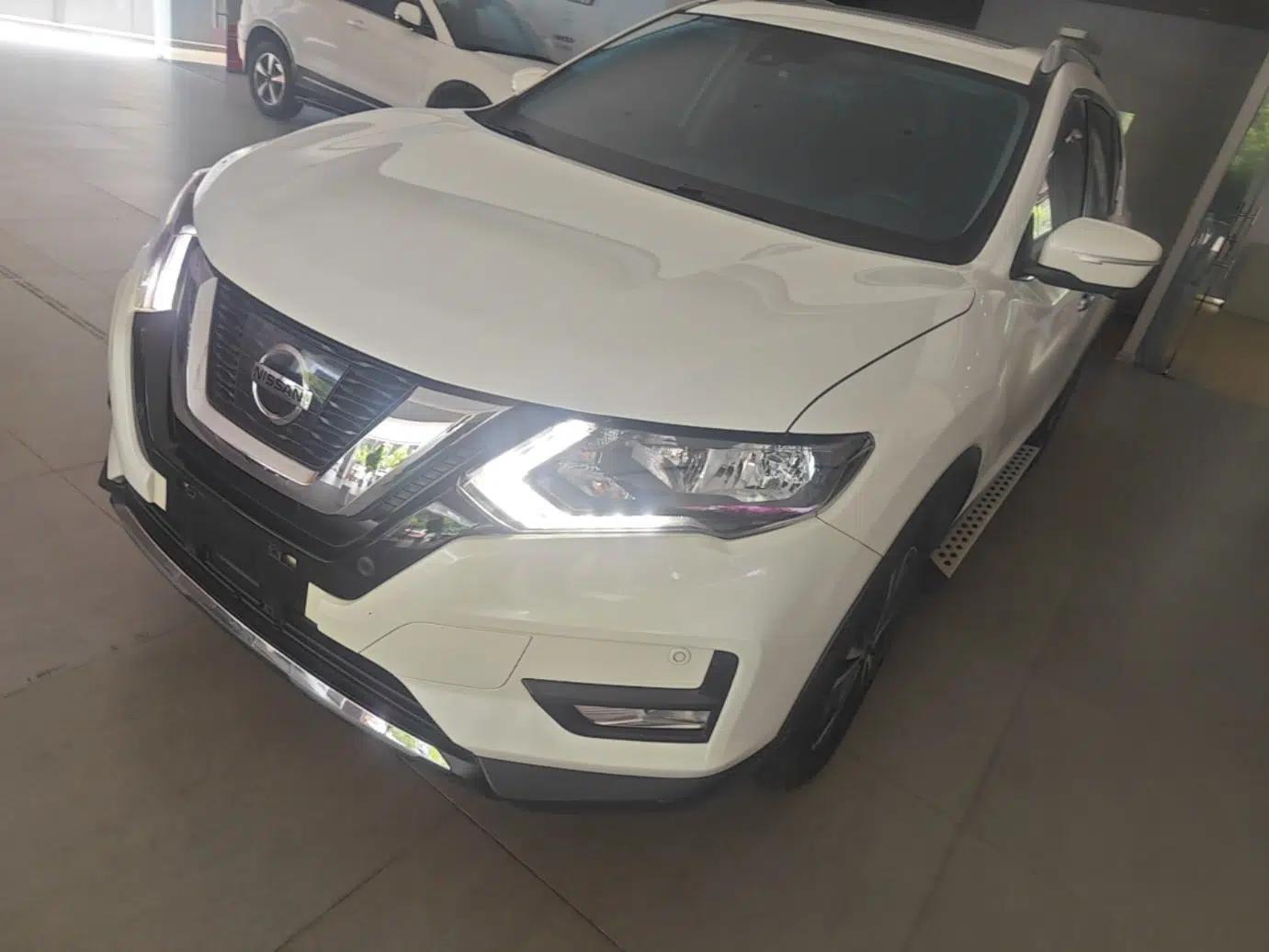 Nissan X-Trail 2019 2.5L CVT Smart Connect Luxury Edition 4WD — миниатюра 1