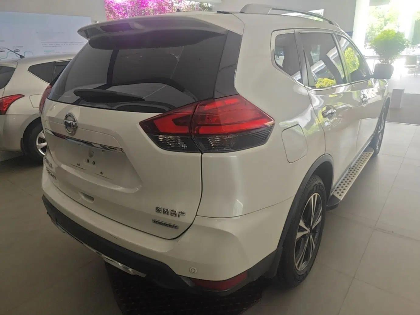 Nissan X-Trail 2019 2.5L CVT Smart Connect Luxury Edition 4WD — миниатюра 6