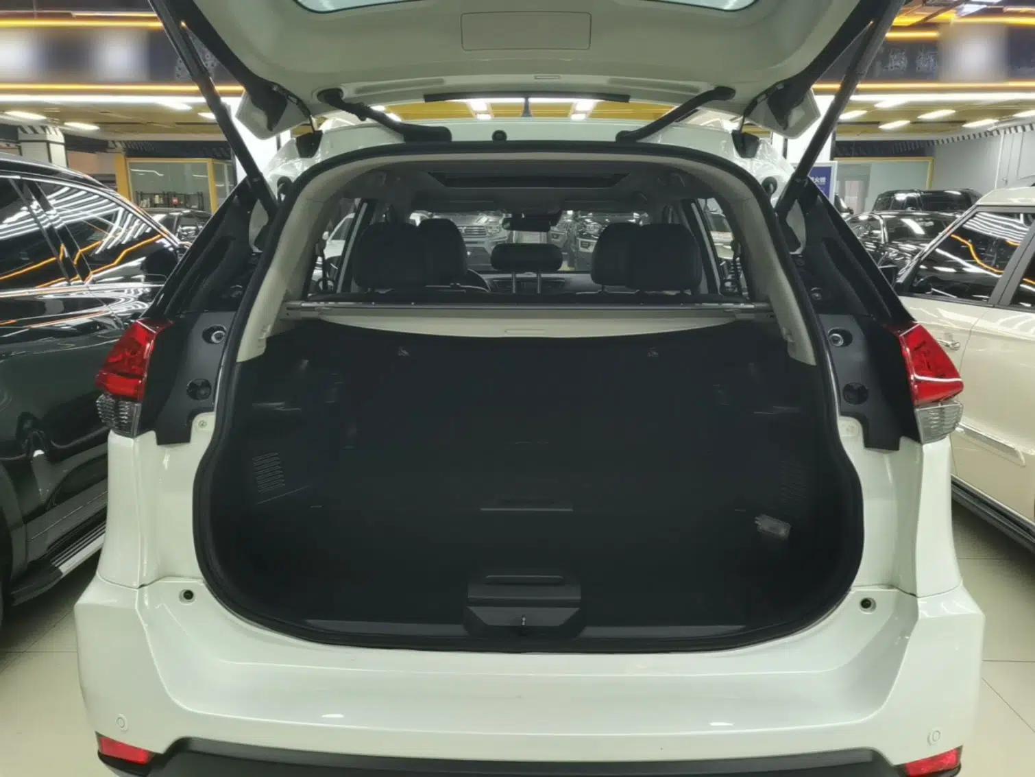 Nissan X-Trail 2019 2.5L CVT Smart Connect Luxury Edition 4WD — миниатюра 16