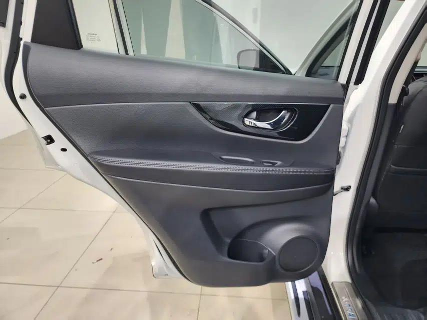 Nissan X-Trail 2019 2.5L CVT Smart Connect Luxury Edition 4WD — миниатюра 20