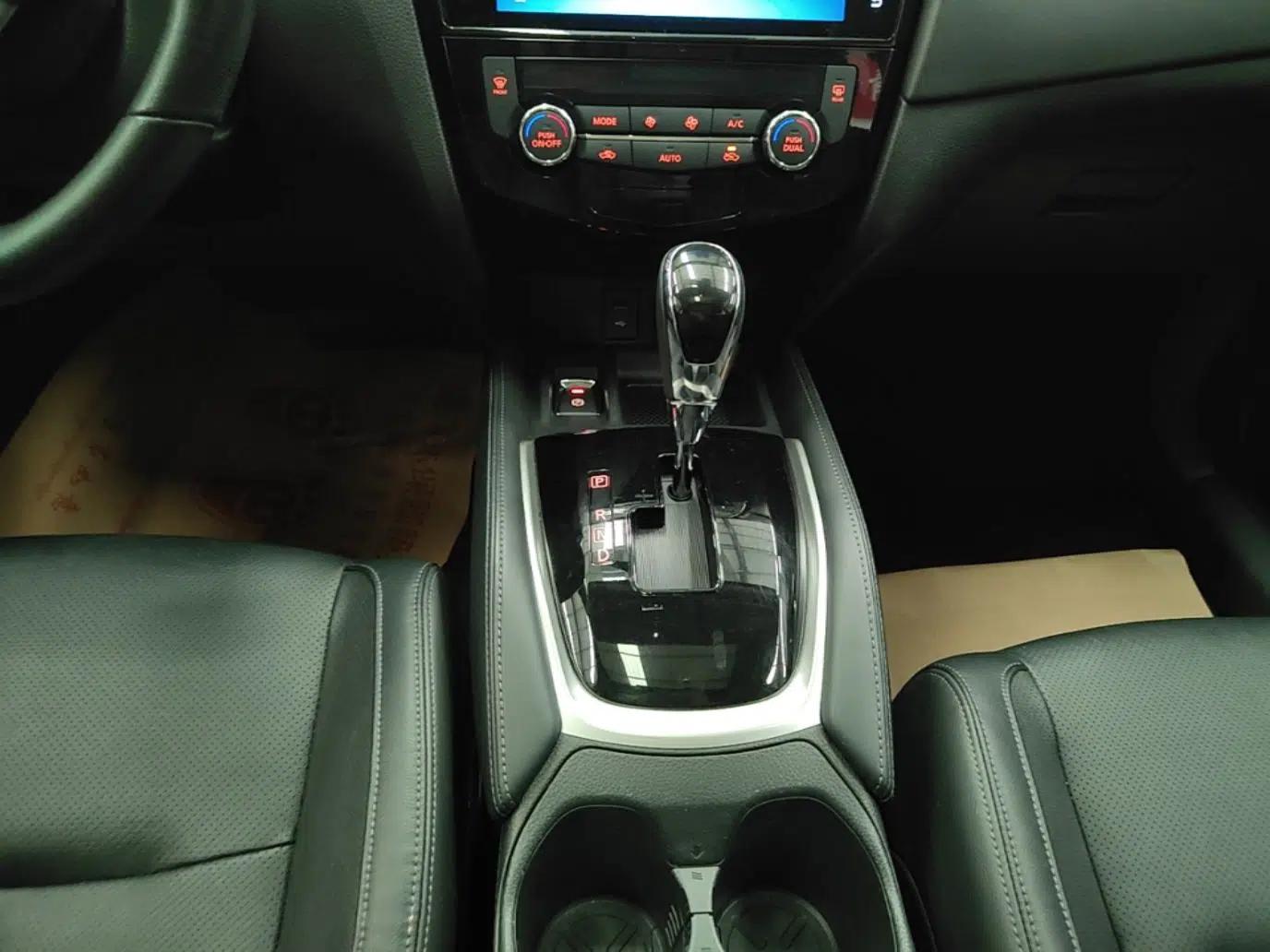 Nissan X-Trail 2020 2.0L XL Premium CVT 2WD SmartConnect Luxury Edition — миниатюра 17