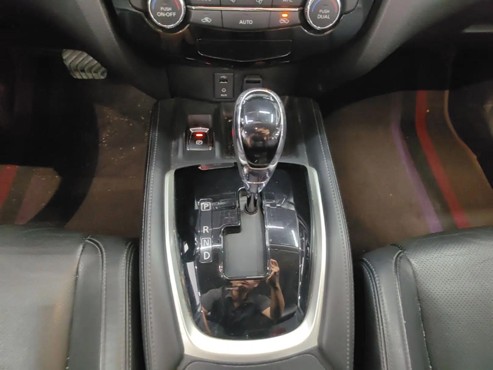 Nissan X-Trail 2017 2.5L CVT 7-Seater Leading Edition 4WD — миниатюра 17