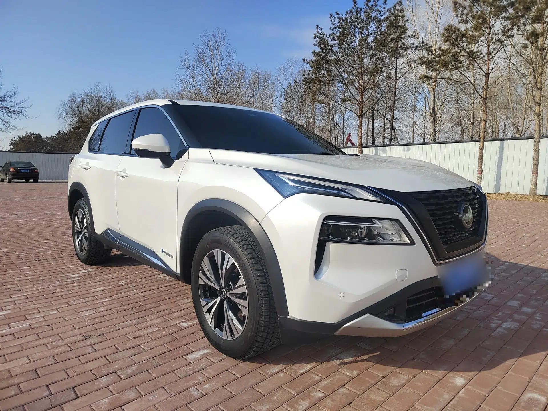 Nissan X-Trail 2023 e-POWER Ultra-Hybrid Dual-Motor All-Wheel-Drive Luxury Edition — миниатюра 3